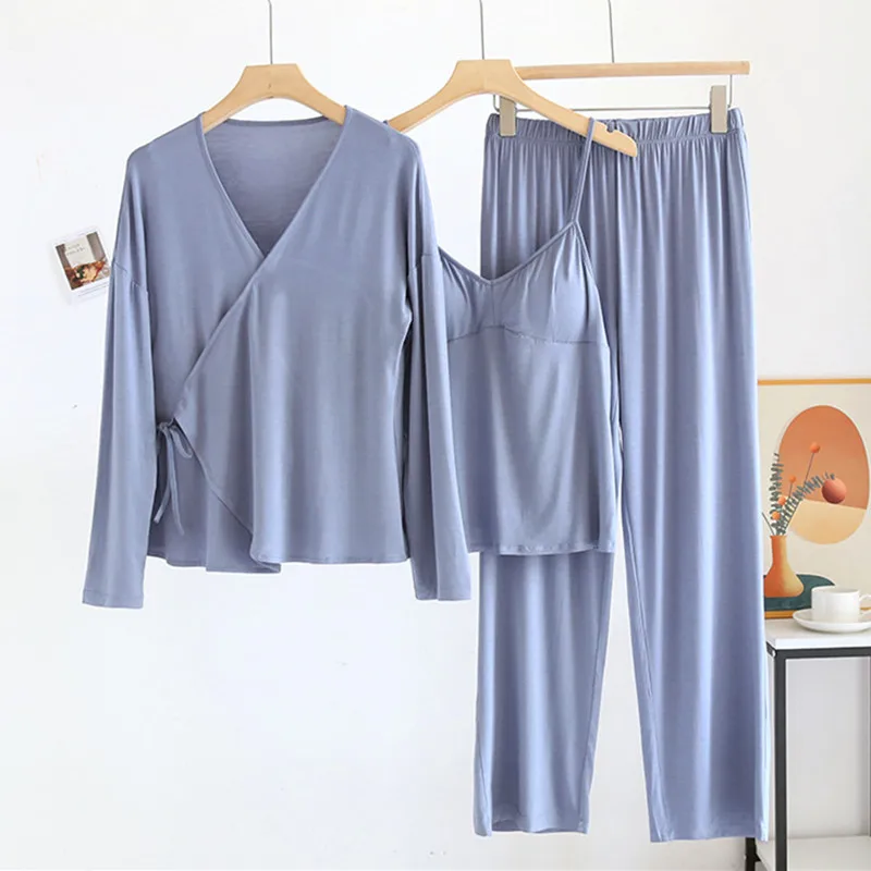 Comfortable Spring Autumn Pajamas Women's Modal Three-Piece Set Long-Sleeved Cardigan Suspenders Trousers Sleepwear Home Suit
Comfortable Spring Autumn Pajamas Women's Modal Three-Piece Set Long-Sleeved Cardigan Suspenders Trousers Sleepwear Home Suit