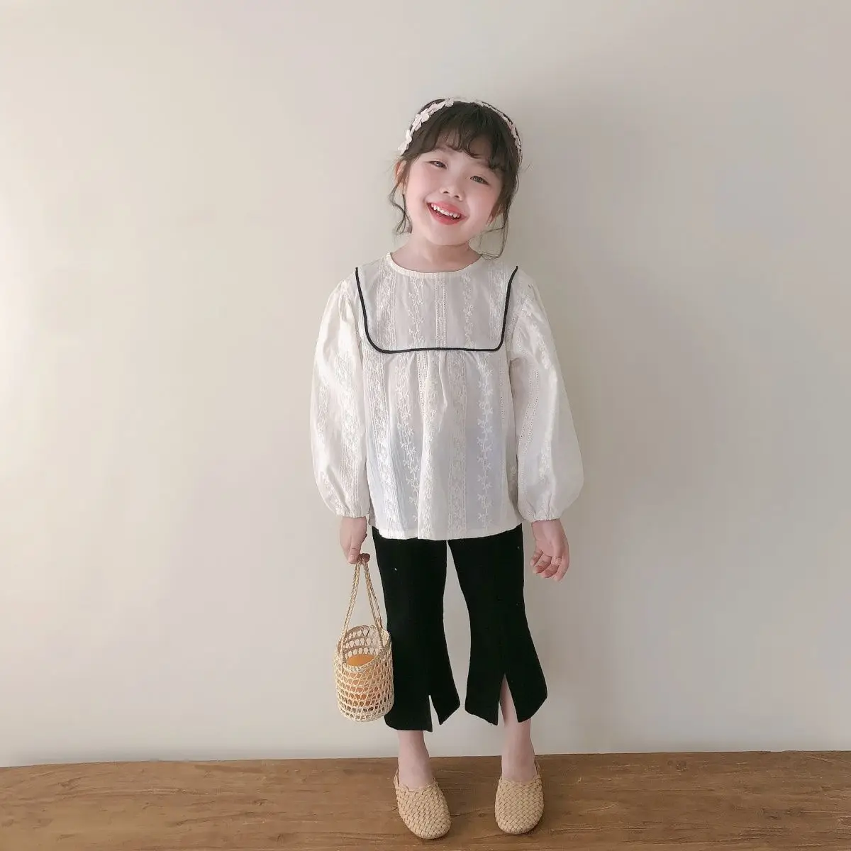 Хлопковая рубашка с вышивкой для девочек, детская темпераментная тонкая Удобная универсальная рубашка с длинным рукавом и круглым вырезом
Хлопковая рубашка с вышивкой для девочек, детская темпераментная тонкая Удобная универсальная рубашка с длинным рукавом и круглым вырезом