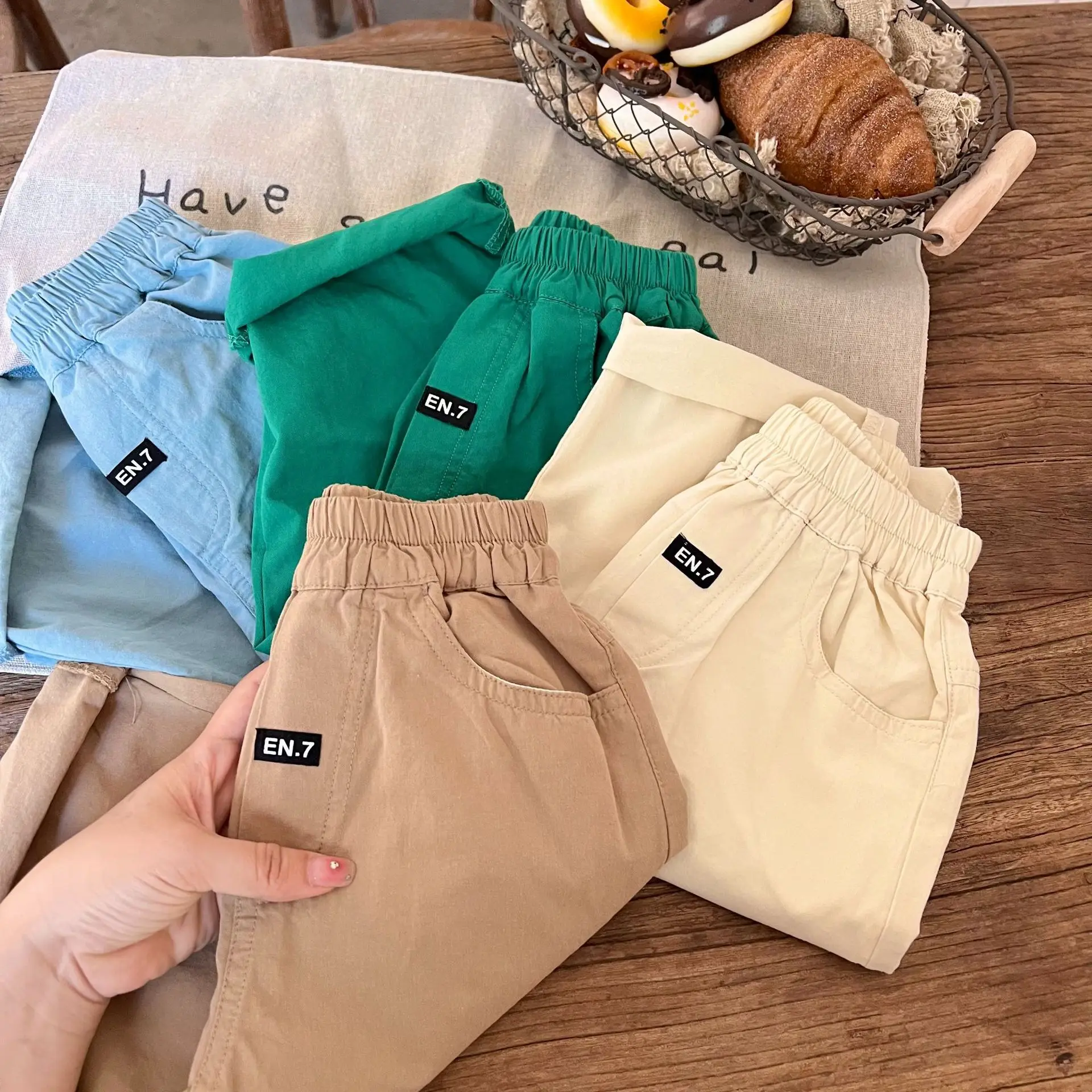 Children's Wear 2022 Autumn New Boys Girls Solid Color Pants Baby Simple Loose Trousers Trend
Children's Wear 2022 Autumn New Boys Girls Solid Color Pants Baby Simple Loose Trousers Trend
