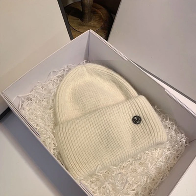 Fashion New Women's Hats Winter Thick Warm Knitted Hats Solid Color Letter M Soft Rabbit Hair Skullies Beanies
Fashion New Women's Hats Winter Thick Warm Knitted Hats Solid Color Letter M Soft Rabbit Hair Skullies Beanies