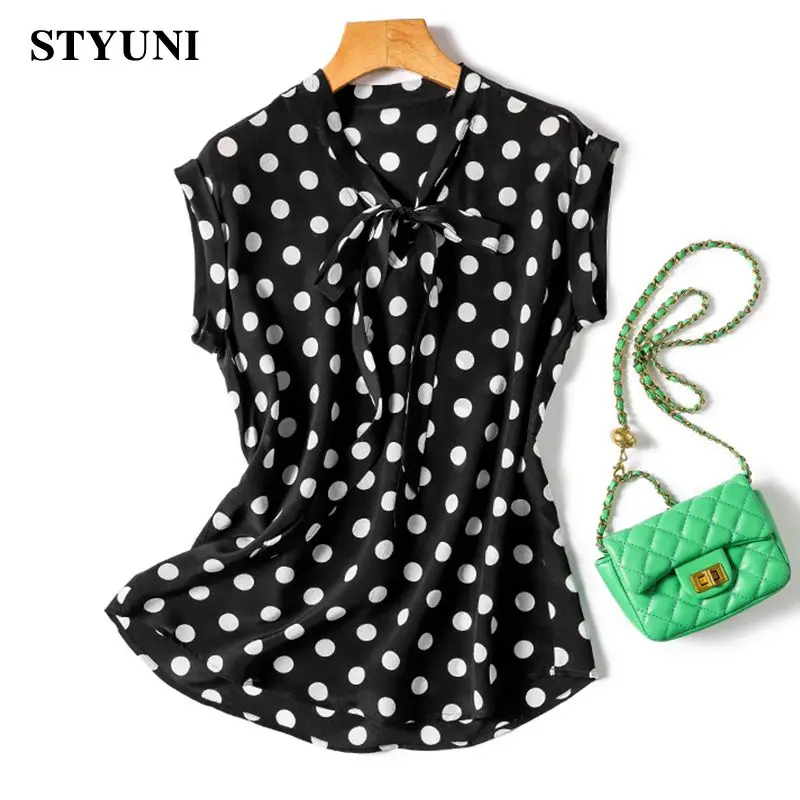 Polka Dot Printing Vintage Bow V-Neck Sleeveless Vest Women's Blouse Shirt Pullover Korean Fashion Female Clothing Tops Summer
Polka Dot Printing Vintage Bow V-Neck Sleeveless Vest Women's Blouse Shirt Pullover Korean Fashion Female Clothing Tops Summer