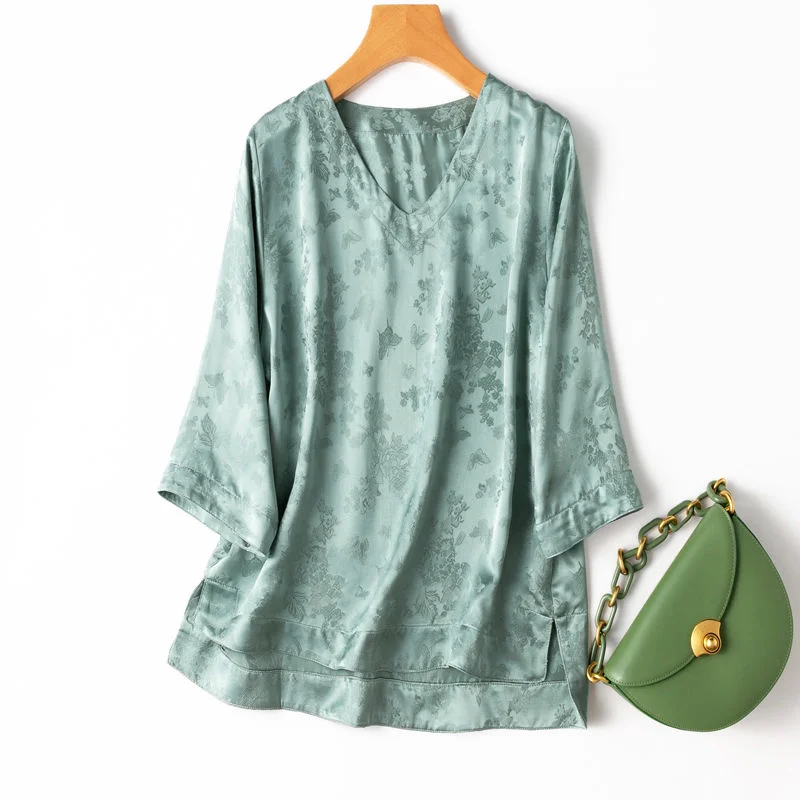 Classic sky blue blouse female new style patchwork printed plain crepe satin V-neck 3/4 sleeve loose T-shirt blouse female top
Classic sky blue blouse female new style patchwork printed plain crepe satin V-neck 3/4 sleeve loose T-shirt blouse female top
