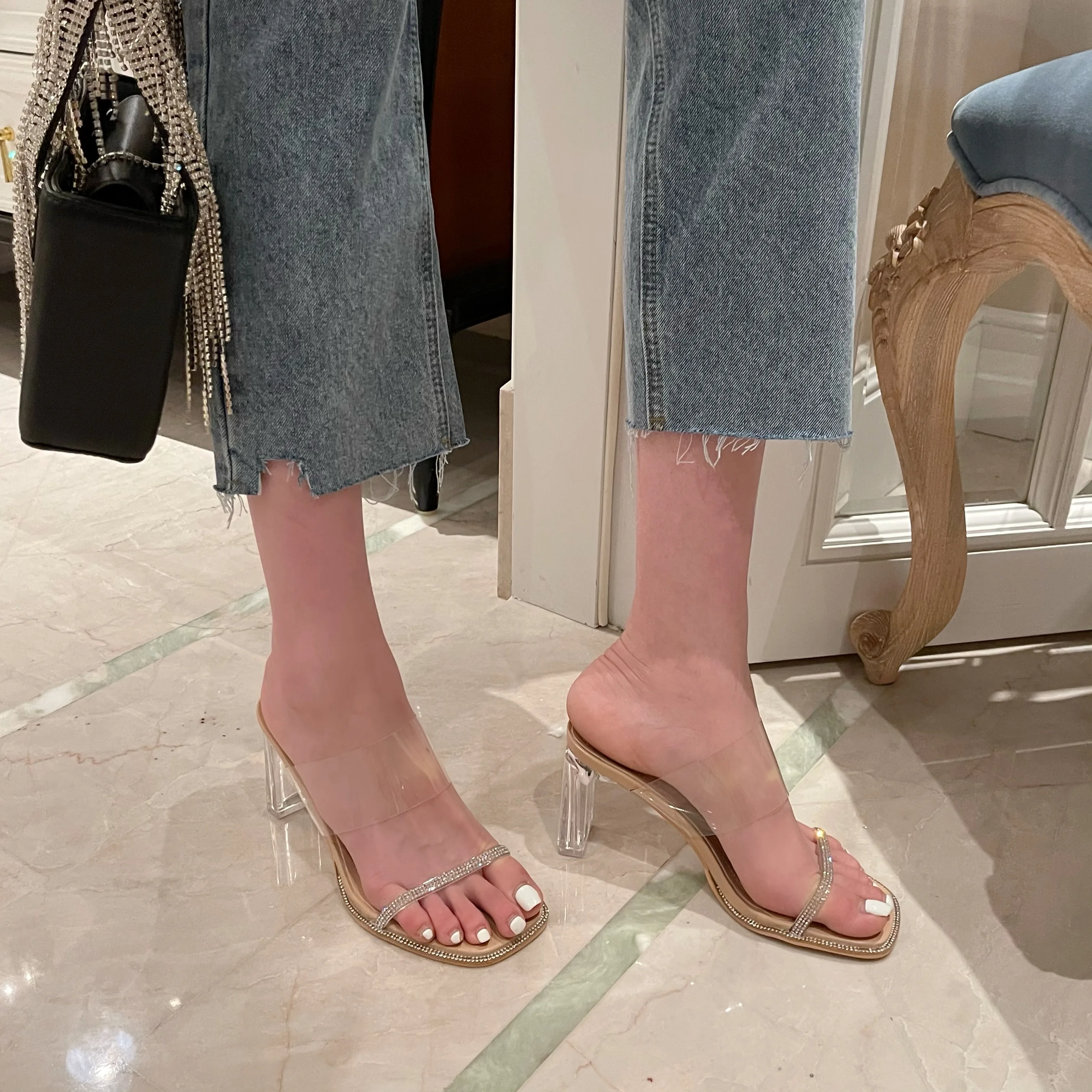 2022 New Fashion Women Rhinestone Slippers Sandals Strange Cup Heels Sexy Leopard Print Square Toe Ladies Dress Shoes
2022 New Fashion Women Rhinestone Slippers Sandals Strange Cup Heels Sexy Leopard Print Square Toe Ladies Dress Shoes