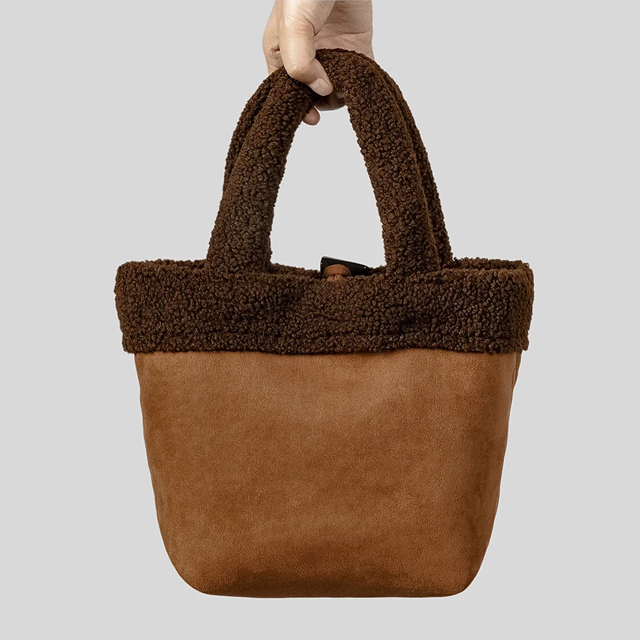 Faux Fur Double Sided Lambswool Bags For Women Luxury Designer Handbag And Purses 2023 New In Fashion Horn Buckle Plush Bucket
Faux Fur Double Sided Lambswool Bags For Women Luxury Designer Handbag And Purses 2023 New In Fashion Horn Buckle Plush Bucket