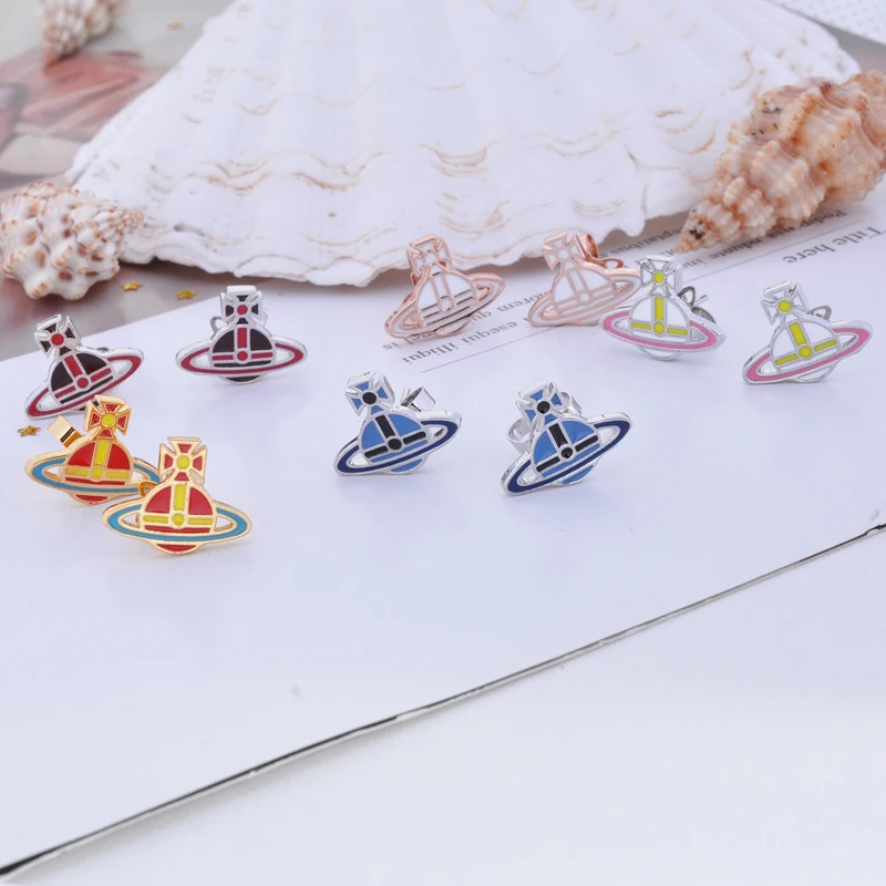 Vivienne West Queen Flat Paint Small Saturn Stud Earrings For Fashion Women Jewelry Punk Style Ins The Same Earrings Couple Gift
Vivienne West Queen Flat Paint Small Saturn Stud Earrings For Fashion Women Jewelry Punk Style Ins The Same Earrings Couple Gift