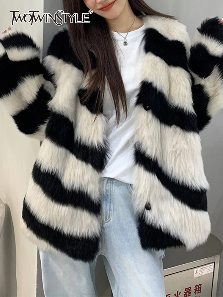 TWOTWINSTYLE Fur Striped Thick Coat For Women V Neck Long Sleeve Single Breasted Colorblock Loose Coats Female Clothing New 2022
TWOTWINSTYLE Fur Striped Thick Coat For Women V Neck Long Sleeve Single Breasted Colorblock Loose Coats Female Clothing New 2022