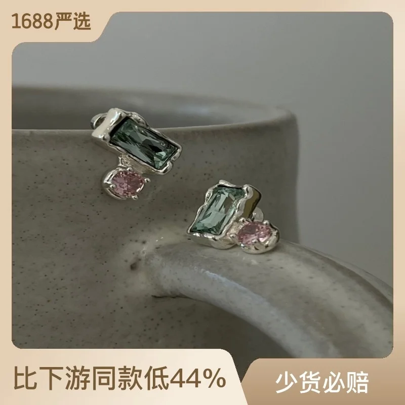 Spring/Summer G New Little Fresh, Cute, and Playful Macarone Color Diamond Earrings Can Be Loved, Love Earrings, Female
Spring/Summer G New Little Fresh, Cute, and Playful Macarone Color Diamond Earrings Can Be Loved, Love Earrings, Female