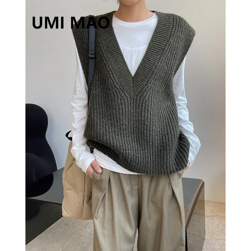 UMI MAO Harajuku Top Autumn Winter New Vintage Lazy Style V-neck Knitted Vest Loose Wide Comfortable Casual Top For Women
UMI MAO Harajuku Top Autumn Winter New Vintage Lazy Style V-neck Knitted Vest Loose Wide Comfortable Casual Top For Women