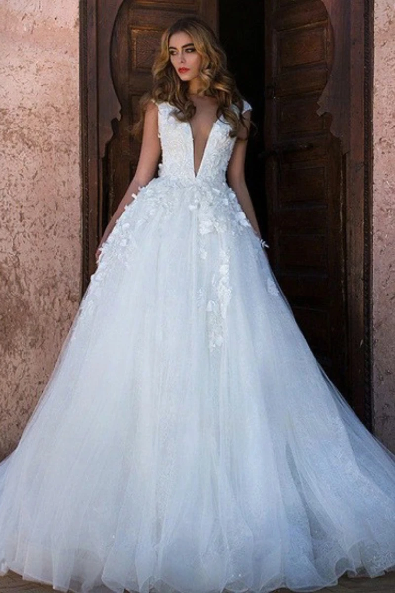 2022 Sexy Bridal Lace Appliques Embroidery Wedding Dress Fluffy Train Wedding Gown Princess Oversize Dress Robe De Soire Femme
2022 Sexy Bridal Lace Appliques Embroidery Wedding Dress Fluffy Train Wedding Gown Princess Oversize Dress Robe De Soire Femme