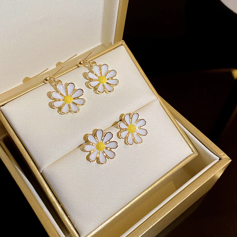 Daisy Flower Stud Earrings For Women Korean Style Sweet Cute Earrings 2022 Trend Fashion Party Jewelry Gift boucle oreille femme
Daisy Flower Stud Earrings For Women Korean Style Sweet Cute Earrings 2022 Trend Fashion Party Jewelry Gift boucle oreille femme