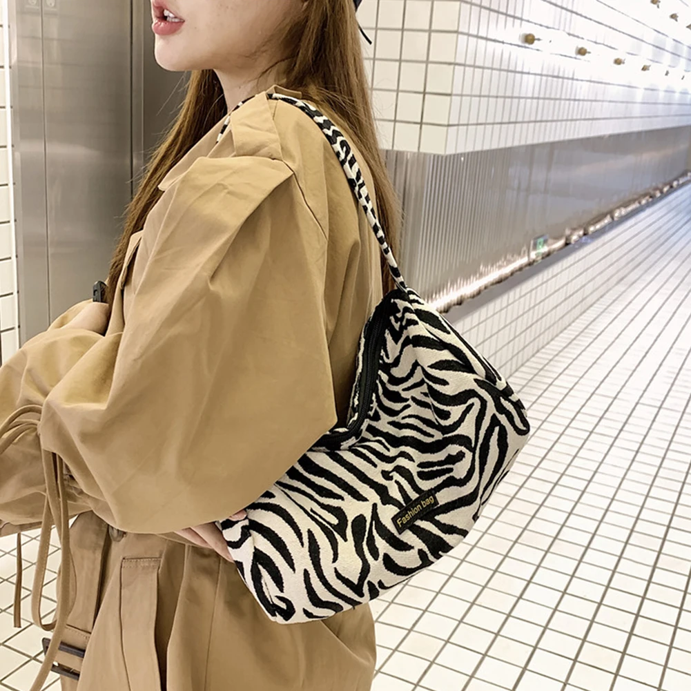 Popular Simple Female Daily Bag Casual Women Handbag Female Simple Zebra Leopard Printed Shoulder Shopping Tote
Popular Simple Female Daily Bag Casual Women Handbag Female Simple Zebra Leopard Printed Shoulder Shopping Tote