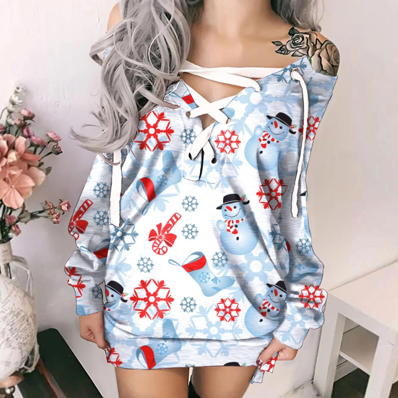 Женское платье-свитер с открытыми плечами и длинными рукавами
Женское платье-свитер с открытыми плечами и длинными рукавами