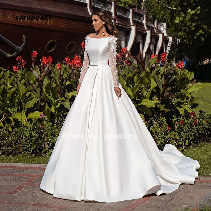 Boho Long Sleeves Wedding Dress Satin Open Back A-Line Dubai Lace Bridal Gown With Belt Women Royal Train Vestidos De Novia Robe
Boho Long Sleeves Wedding Dress Satin Open Back A-Line Dubai Lace Bridal Gown With Belt Women Royal Train Vestidos De Novia Robe