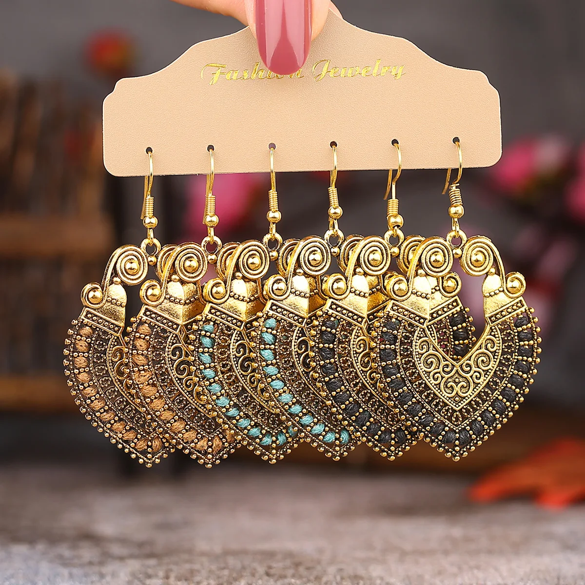 New 2022 Vintage Bohemian Ethnic Style Metal Wound Handmade Pendant Earring Set 
New 2022 Vintage Bohemian Ethnic Style Metal Wound Handmade Pendant Earring Set