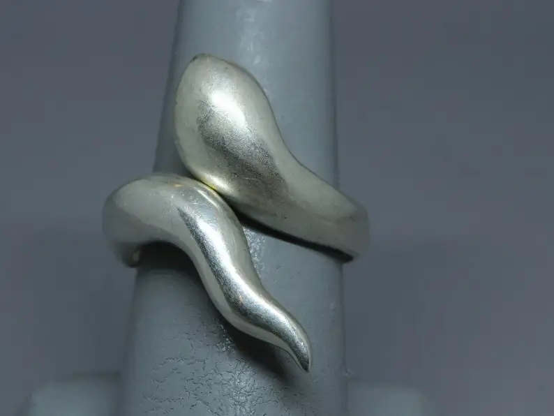 Vintage Serpent Figural Wrap Ring, bagye acier inoxydable femme and bling ring men
Vintage Serpent Figural Wrap Ring, bagye acier inoxydable femme and bling ring men