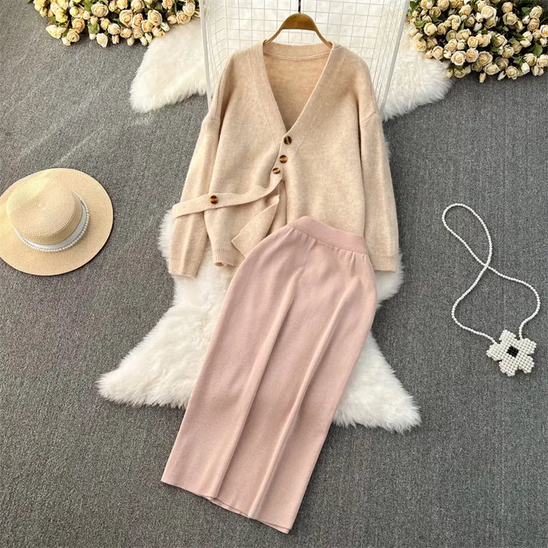 Fashion Sweater Skirt Suit Women Korean Vintage Loose V-Neck Knitted Cardigan Coat Two-Piece High Waist Skirt Autumn Set T968
Fashion Sweater Skirt Suit Women Korean Vintage Loose V-Neck Knitted Cardigan Coat Two-Piece High Waist Skirt Autumn Set T968