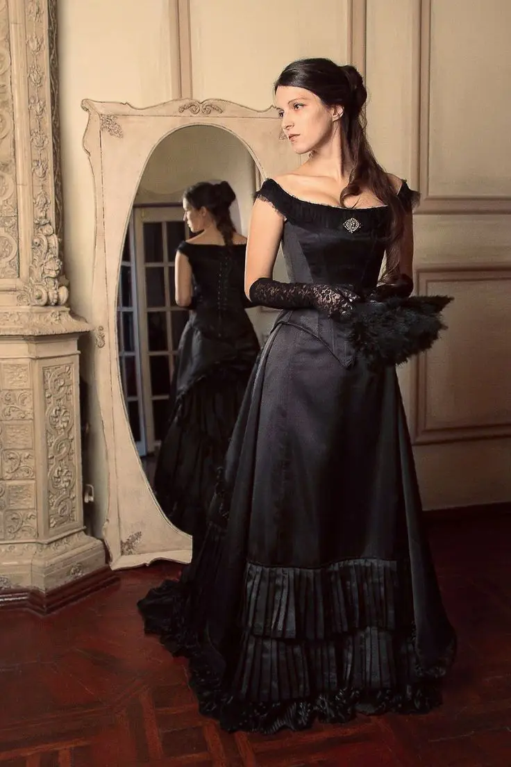 Victorian Bustle Wedding Dresses Long Black Gothic Bridal Gowns Vintage Style Scoop Neck Pleats A Line Satin Bride Dress 2023
Victorian Bustle Wedding Dresses Long Black Gothic Bridal Gowns Vintage Style Scoop Neck Pleats A Line Satin Bride Dress 2023
