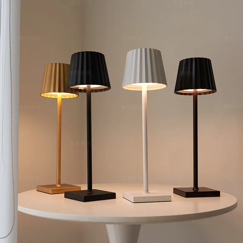Creative Nordic Art Iron LED Folding Simple Desk Lamp Eye Protection Reading Table Lamp Living Room Bedroom Home Decor
Creative Nordic Art Iron LED Folding Simple Desk Lamp Eye Protection Reading Table Lamp Living Room Bedroom Home Decor