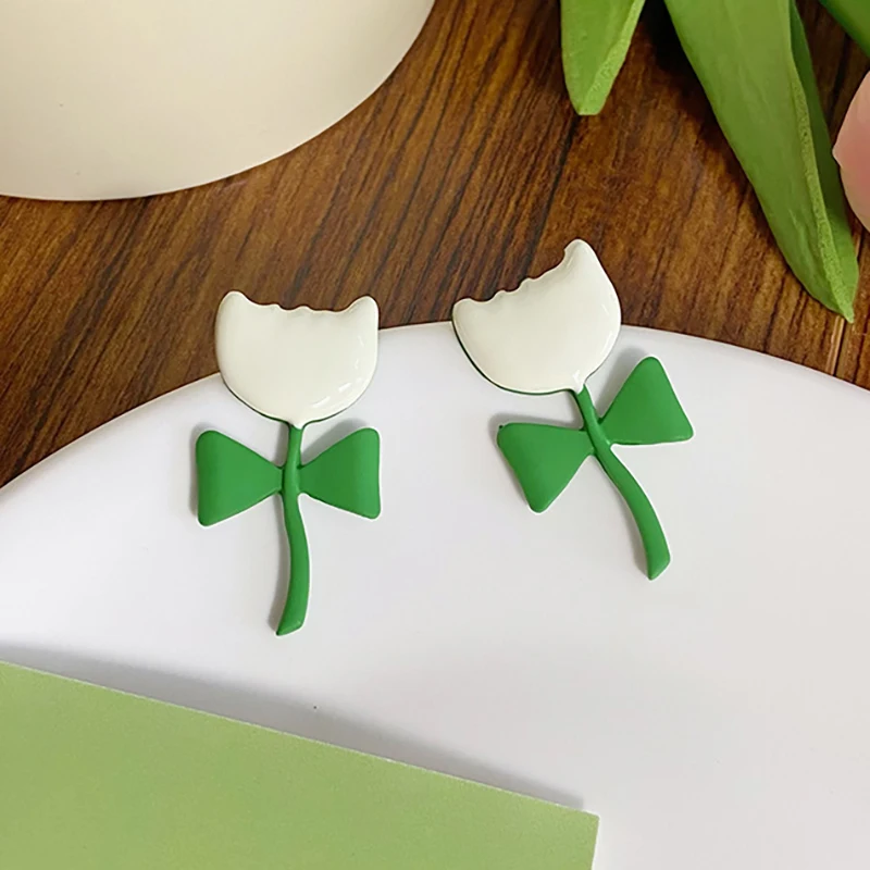 Chic White Green Tulip Flower Stud Earring for Women Holiday Cute Romantic Summer Dating Jewelry Korean Fashion Teen Wholesale
Chic White Green Tulip Flower Stud Earring for Women Holiday Cute Romantic Summer Dating Jewelry Korean Fashion Teen Wholesale