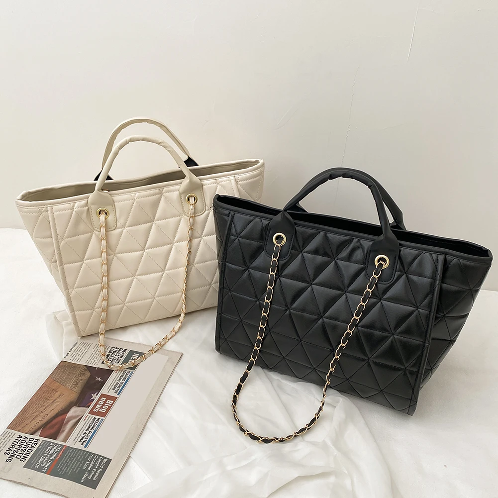 Metal Chain PU Quilted Crossbody Bag Female Solid Color Large Designer Clutch for Girls Christmas Birthday Gifts
Metal Chain PU Quilted Crossbody Bag Female Solid Color Large Designer Clutch for Girls Christmas Birthday Gifts