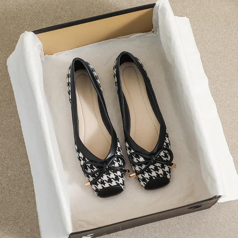 Soft Sole Flat Shoes for Women Fashion Spring Autumn Daily Loafer Shoes Office Lady Shoes Feetwear Plus Size 43 Chaussure Femme
Soft Sole Flat Shoes for Women Fashion Spring Autumn Daily Loafer Shoes Office Lady Shoes Feetwear Plus Size 43 Chaussure Femme