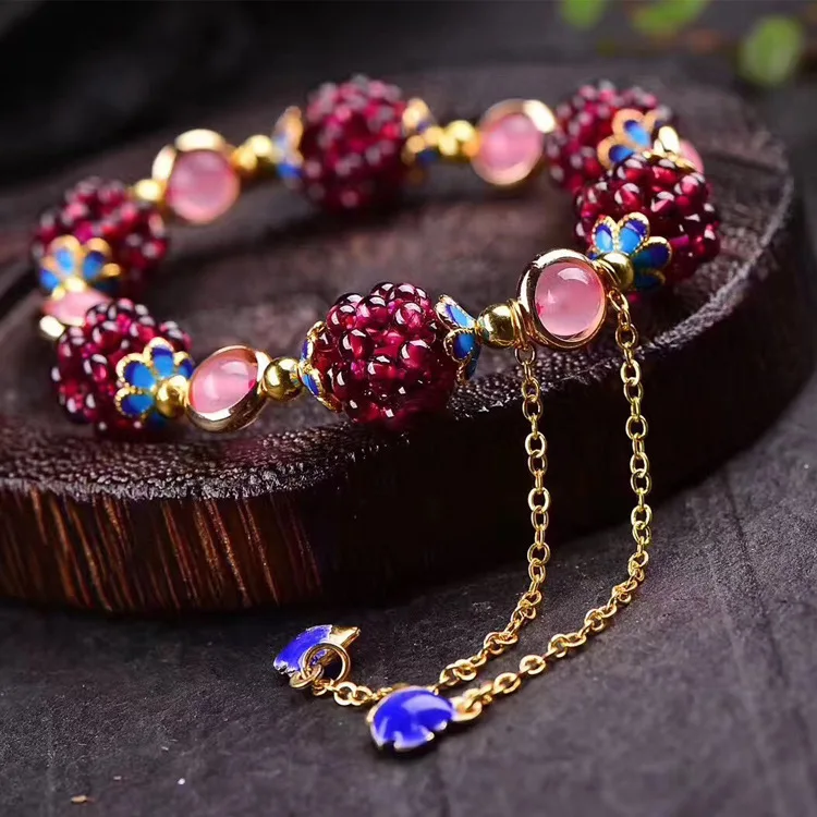 Fashion Chinoiserie Style Natural Garnet Flower Ball with Tassel Turn Dribble Crystal Bracelet for Women Party Anniversary Gift
Fashion Chinoiserie Style Natural Garnet Flower Ball with Tassel Turn Dribble Crystal Bracelet for Women Party Anniversary Gift