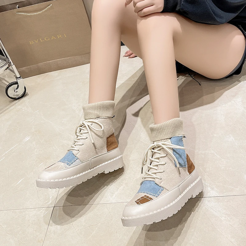 Ботинки-носки женские на шнуровке, с контрастной толстой подошвой 
Ботинки-носки женские на шнуровке, с контрастной толстой подошвой