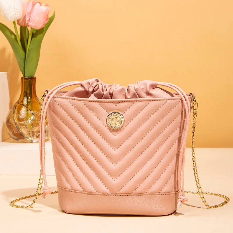 Women's Bucket Bag Fashion Solid Color Messenger Bag 2022 New Product Drawstring Lattice Messenger Shoulder Mobile Phone Bag
Women's Bucket Bag Fashion Solid Color Messenger Bag 2022 New Product Drawstring Lattice Messenger Shoulder Mobile Phone Bag