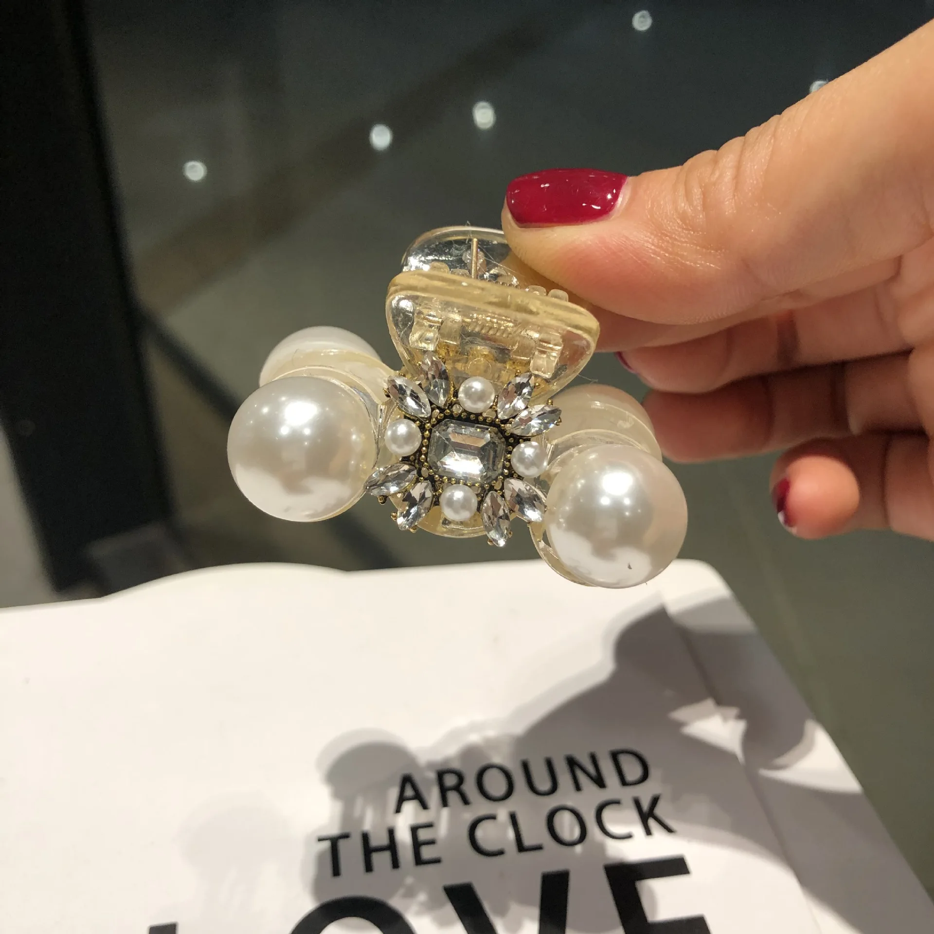 Hair clip middle catch clip female elegant temperament rhinestone pearl heavy industry expensive top clip hairpin headdress
Hair clip middle catch clip female elegant temperament rhinestone pearl heavy industry expensive top clip hairpin headdress