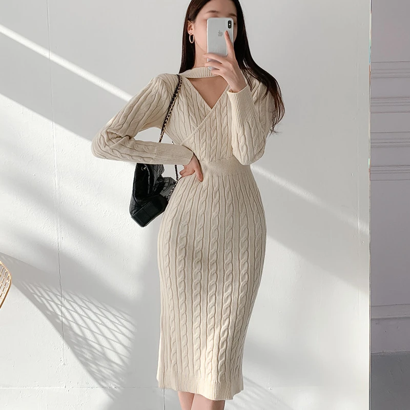 Женское трикотажное платье-карандаш с V-образным вырезом
Женское трикотажное платье-карандаш с V-образным вырезом