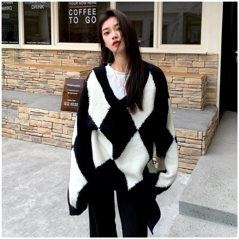 Women Black Sweater V-neck Diamond Check Fashion Vintage Leisure Lazy Wind Winter New Thicken Warm Long Sleeve Knitting Pullover
Women Black Sweater V-neck Diamond Check Fashion Vintage Leisure Lazy Wind Winter New Thicken Warm Long Sleeve Knitting Pullover