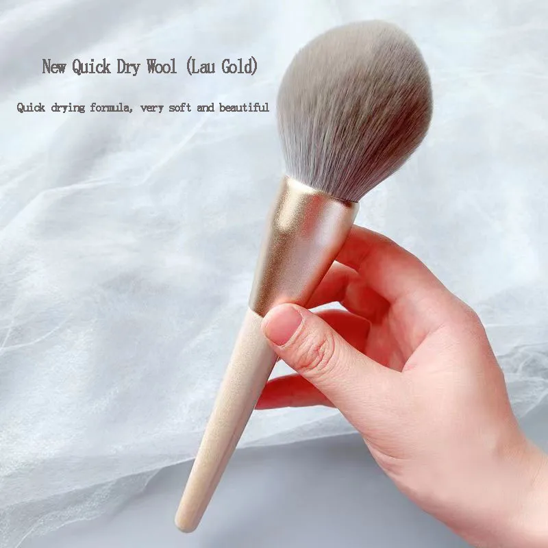 1pcs Gold large super fluffy Powder brush soft setting brush help create smooth and even cover effect Nonirritating makeup brush
1pcs Gold large super fluffy Powder brush soft setting brush help create smooth and even cover effect Nonirritating makeup brush