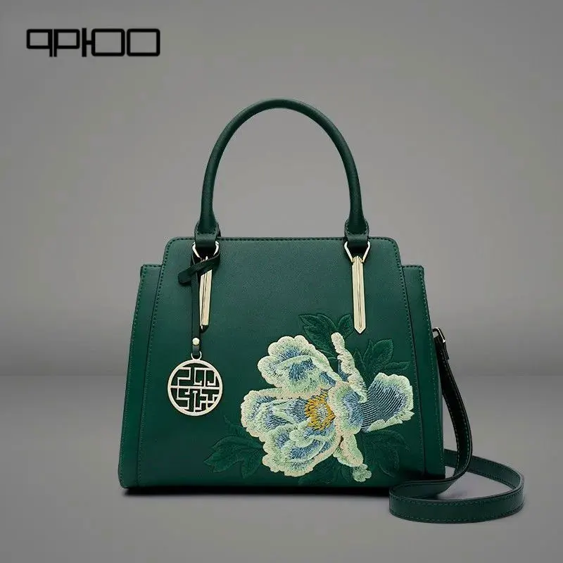 Handbag 2023 New large capacity embroidered Chinese style Cheongsam mother bag vintage cowhine woman bag
Handbag 2023 New large capacity embroidered Chinese style Cheongsam mother bag vintage cowhine woman bag