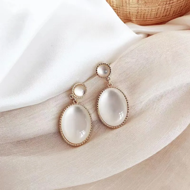 2022 New Fashion Elegant White Opal Stud Earrings Retro Woman Simple Party Gift Ornament Designer Indian Jewelry Luxury Goth Z
2022 New Fashion Elegant White Opal Stud Earrings Retro Woman Simple Party Gift Ornament Designer Indian Jewelry Luxury Goth Z