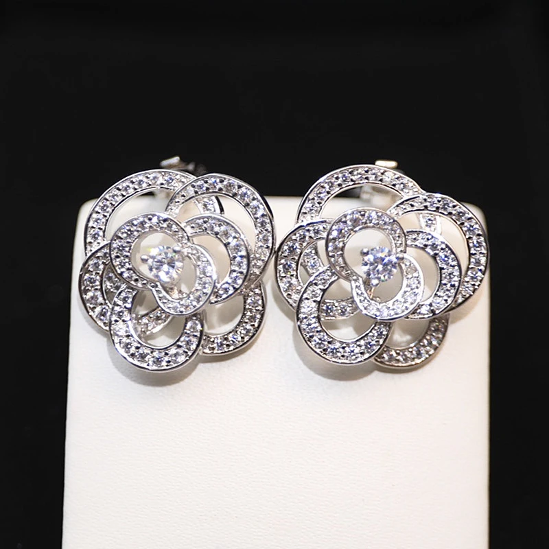 Женские серьги в виде камелии, из серебра 925 пробы
Женские серьги в виде камелии, из серебра 925 пробы