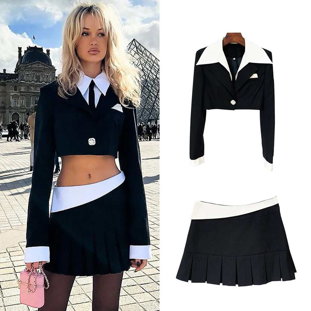 2022 New Fashion Labyrinth Graphic Knitted Jacquard Metal Buckle Three-piece Suit For Women
2022 New Fashion Labyrinth Graphic Knitted Jacquard Metal Buckle Three-piece Suit For Women