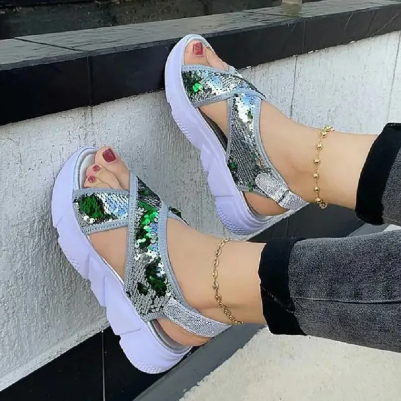 New Thick Soled Bright Face Round Head Sandals Bling Beach Shoes Roman Open Toe Sequin Hook and Loop Platform Sandals 
New Thick Soled Bright Face Round Head Sandals Bling Beach Shoes Roman Open Toe Sequin Hook and Loop Platform Sandals