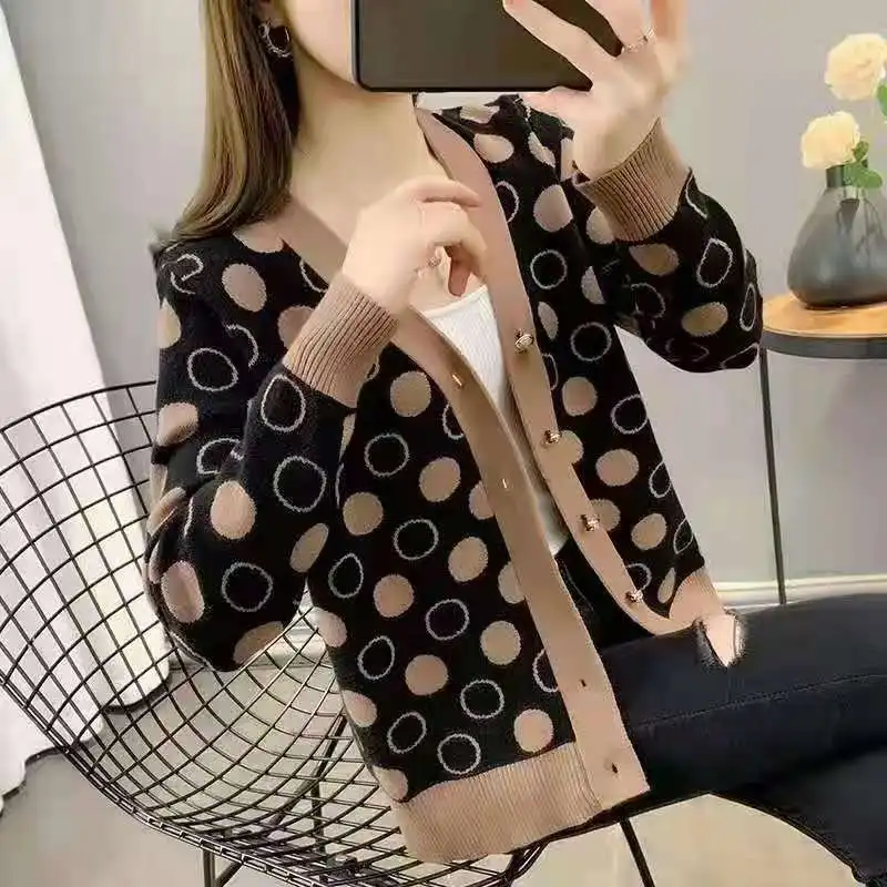 2022 Autumn Winter Women Fashion V-neck Knitted Jackets Female Loose Cardigan Coats Ladies Polka-dot Sweater Overcoats Y338
2022 Autumn Winter Women Fashion V-neck Knitted Jackets Female Loose Cardigan Coats Ladies Polka-dot Sweater Overcoats Y338