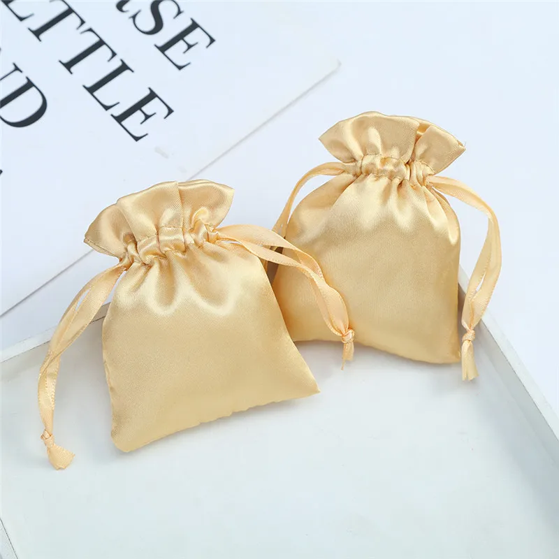 10pcs Christmas Gold Packaging Satin Jewelry Gift Bag Candy Dragee Drawstring Bag for Holiday Party DIY Decoration Wedding Bags
10pcs Christmas Gold Packaging Satin Jewelry Gift Bag Candy Dragee Drawstring Bag for Holiday Party DIY Decoration Wedding Bags
