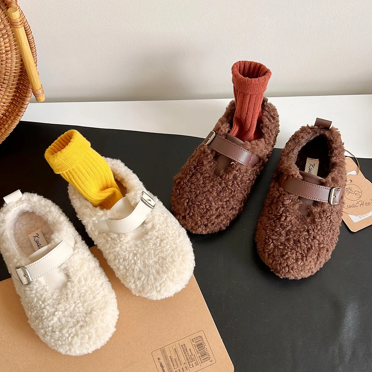 2023 Fashion Winter New Girls Warm Shoes with Two Cotton Soft Lamb Hair Outerwear Fur Solid Color Comfortable Shoes
2023 Fashion Winter New Girls Warm Shoes with Two Cotton Soft Lamb Hair Outerwear Fur Solid Color Comfortable Shoes