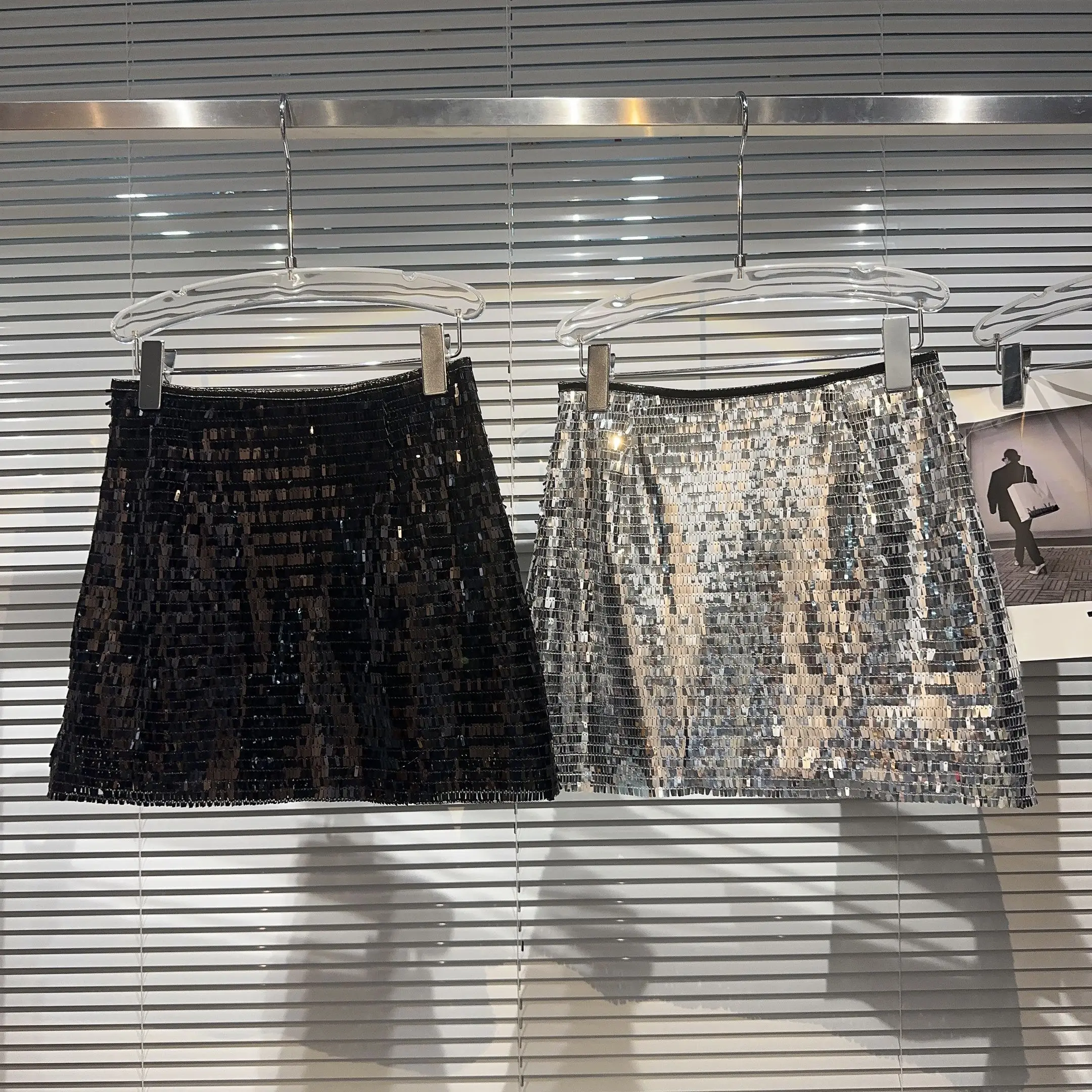 2023 Summer New High Street Hot Girl Lady Sequins Skirt Full-Body Sequined Shiny Packet Hip Skirts Female Short Sexy Mini Skirts
2023 Summer New High Street Hot Girl Lady Sequins Skirt Full-Body Sequined Shiny Packet Hip Skirts Female Short Sexy Mini Skirts