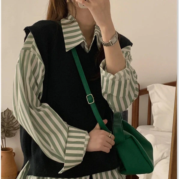 Two Pieces Sets Women Spring Autumn New Single Breasted Striped Shirts Female V-neck Sweater Vest Tops Ladies Casual Suits G50
Two Pieces Sets Women Spring Autumn New Single Breasted Striped Shirts Female V-neck Sweater Vest Tops Ladies Casual Suits G50