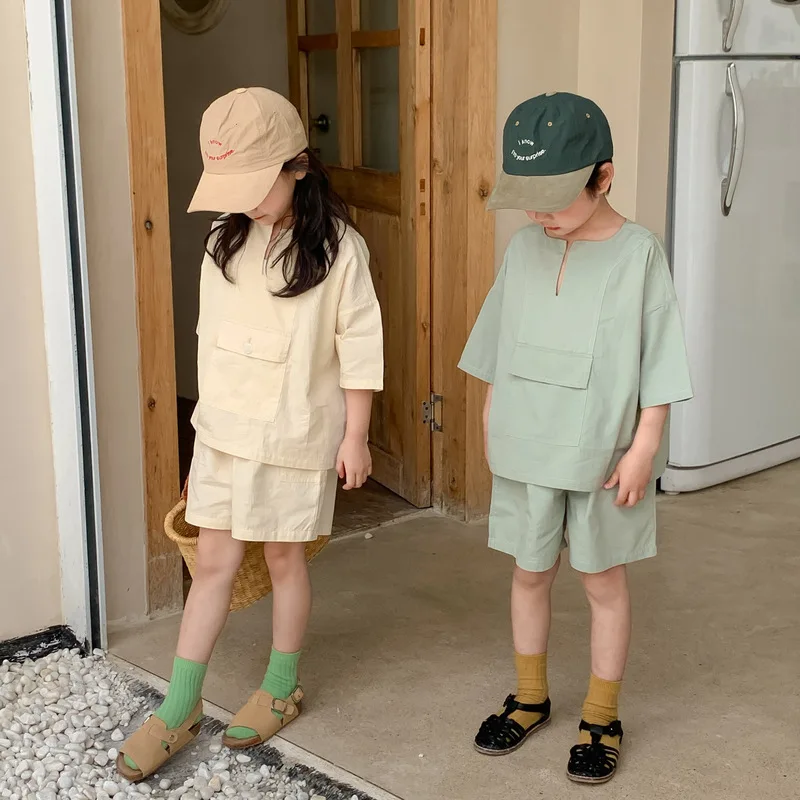 Boys and Girls solid color linen cotton clothing sets Children patchwork pockets half sleeve T shirt and loose shorts 2pcs sets
Boys and Girls solid color linen cotton clothing sets Children patchwork pockets half sleeve T shirt and loose shorts 2pcs sets