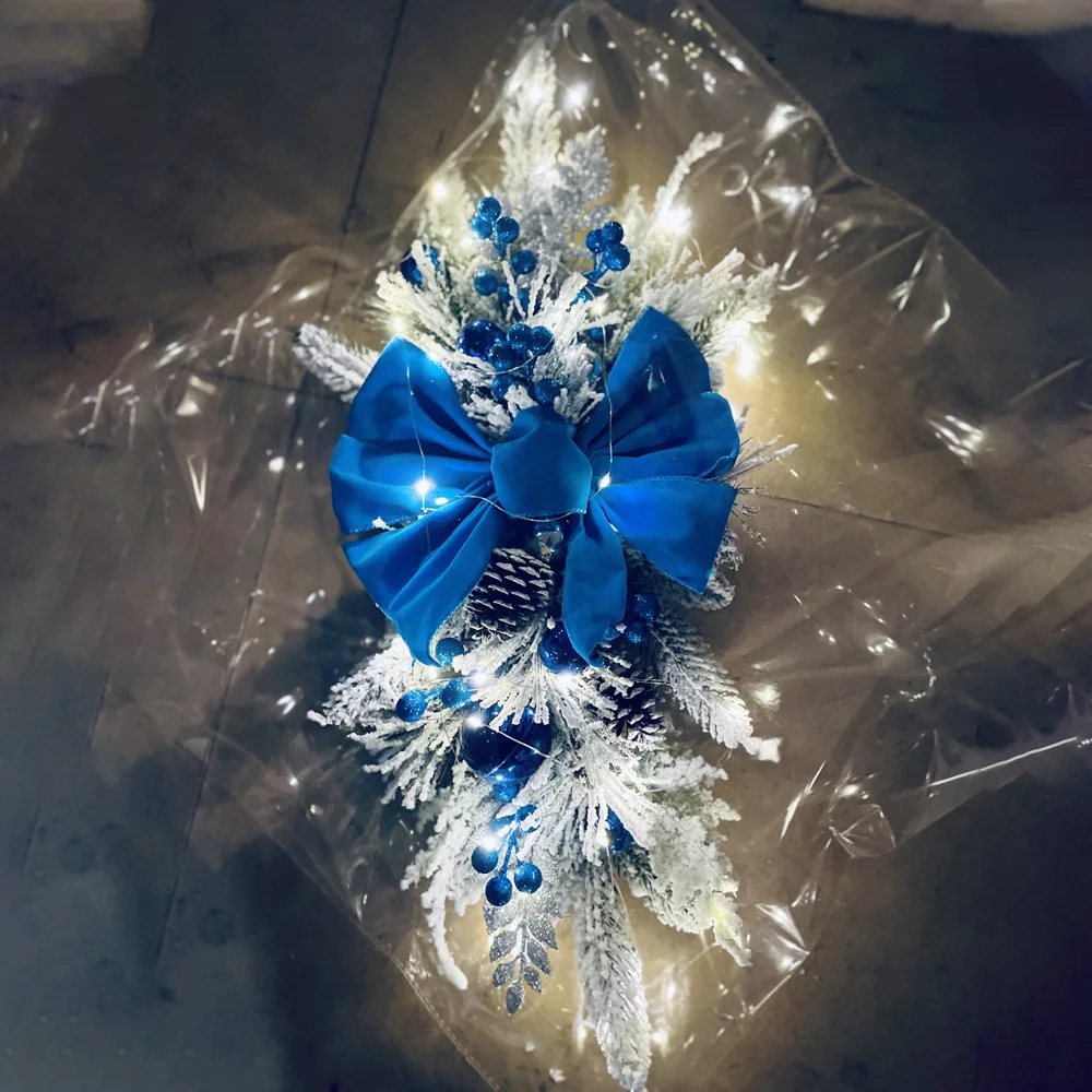 Рождественский венок из пластика, красный
Рождественский венок из пластика, красный