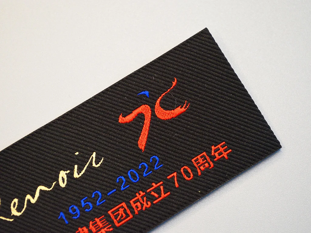 Цветная Дамасская тканая этикетка на шею с особой саржевой текстурой, фирменный логотип в сложенном виде, тканая бирка, пользовательская этикетка для костюма и куртки
Цветная Дамасская тканая этикетка на шею с особой саржевой текстурой, фирменный логотип в сложенном виде, тканая бирка, пользовательская этикетка для костюма и куртки