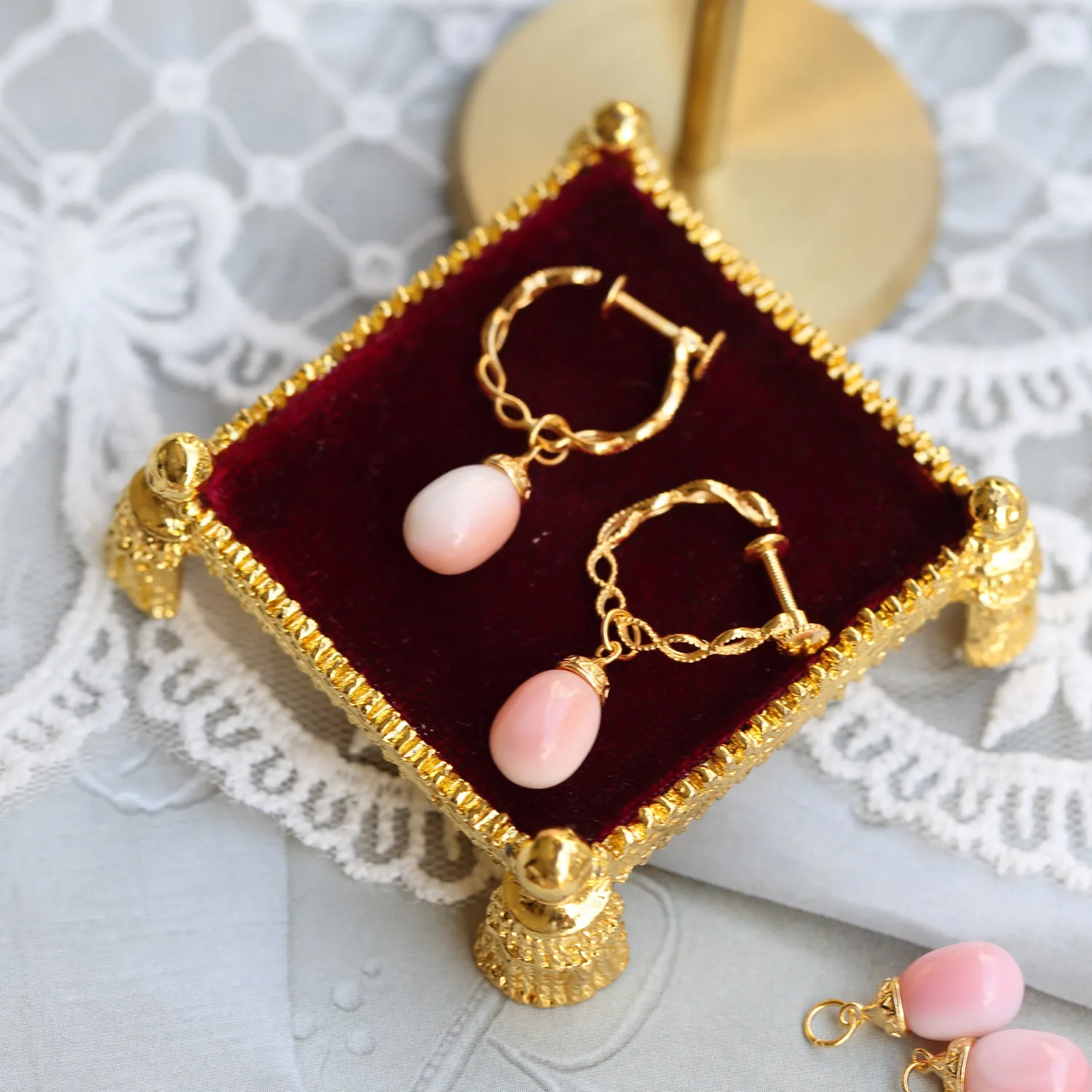 Japan's Same Pure Silver Ear Nail Natural Pink Conch Queen Shell Earrings Silver Plated 14K Gold Jewelry Earrings Korean Fashion
Japan's Same Pure Silver Ear Nail Natural Pink Conch Queen Shell Earrings Silver Plated 14K Gold Jewelry Earrings Korean Fashion