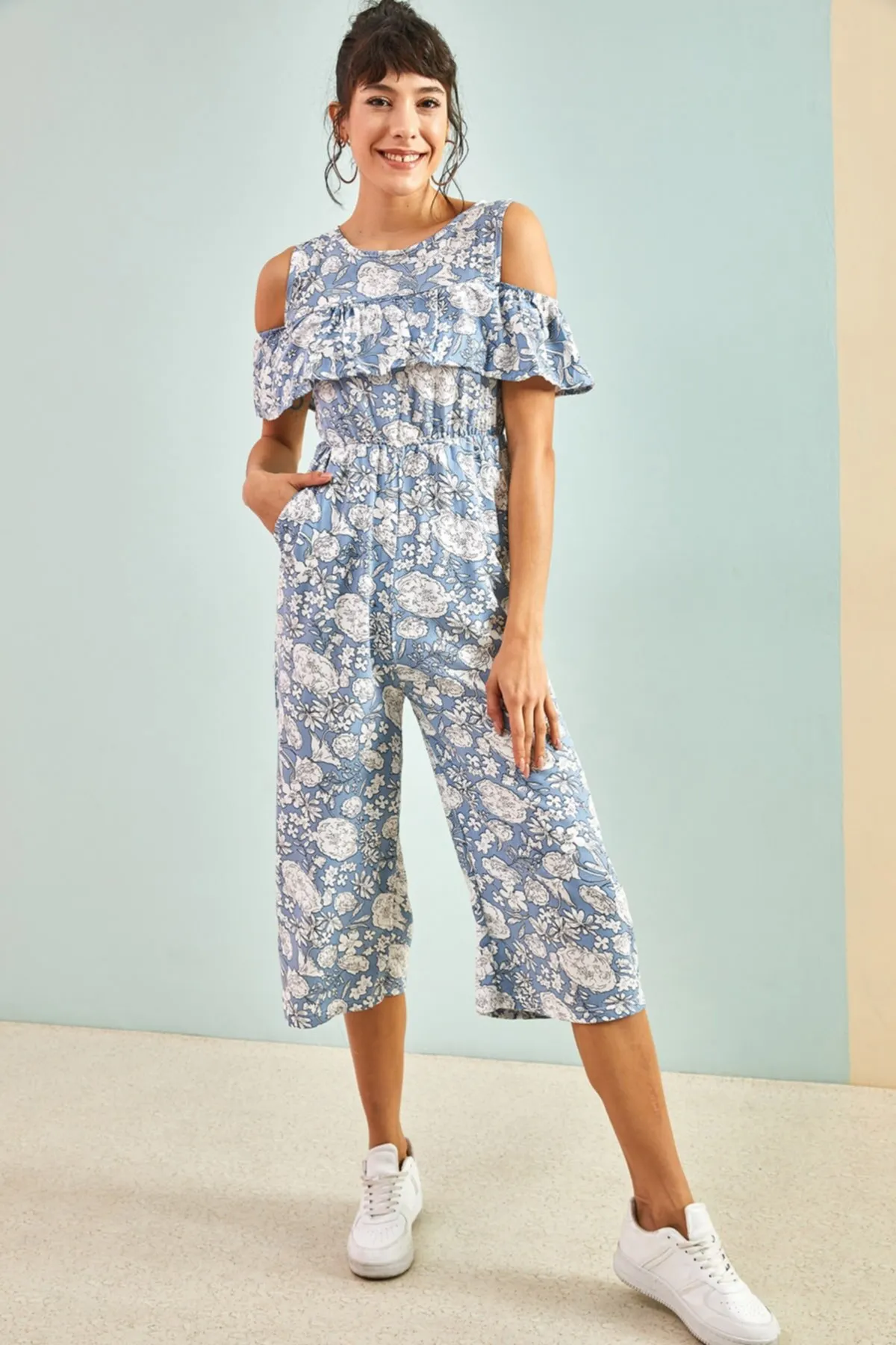 Women's Overalls Floral pattern Jumpsuit Hot Style Quality Fabric Sleeveless Baggy Trousers Casual Jumpsuit
Women's Overalls Floral pattern Jumpsuit Hot Style Quality Fabric Sleeveless Baggy Trousers Casual Jumpsuit