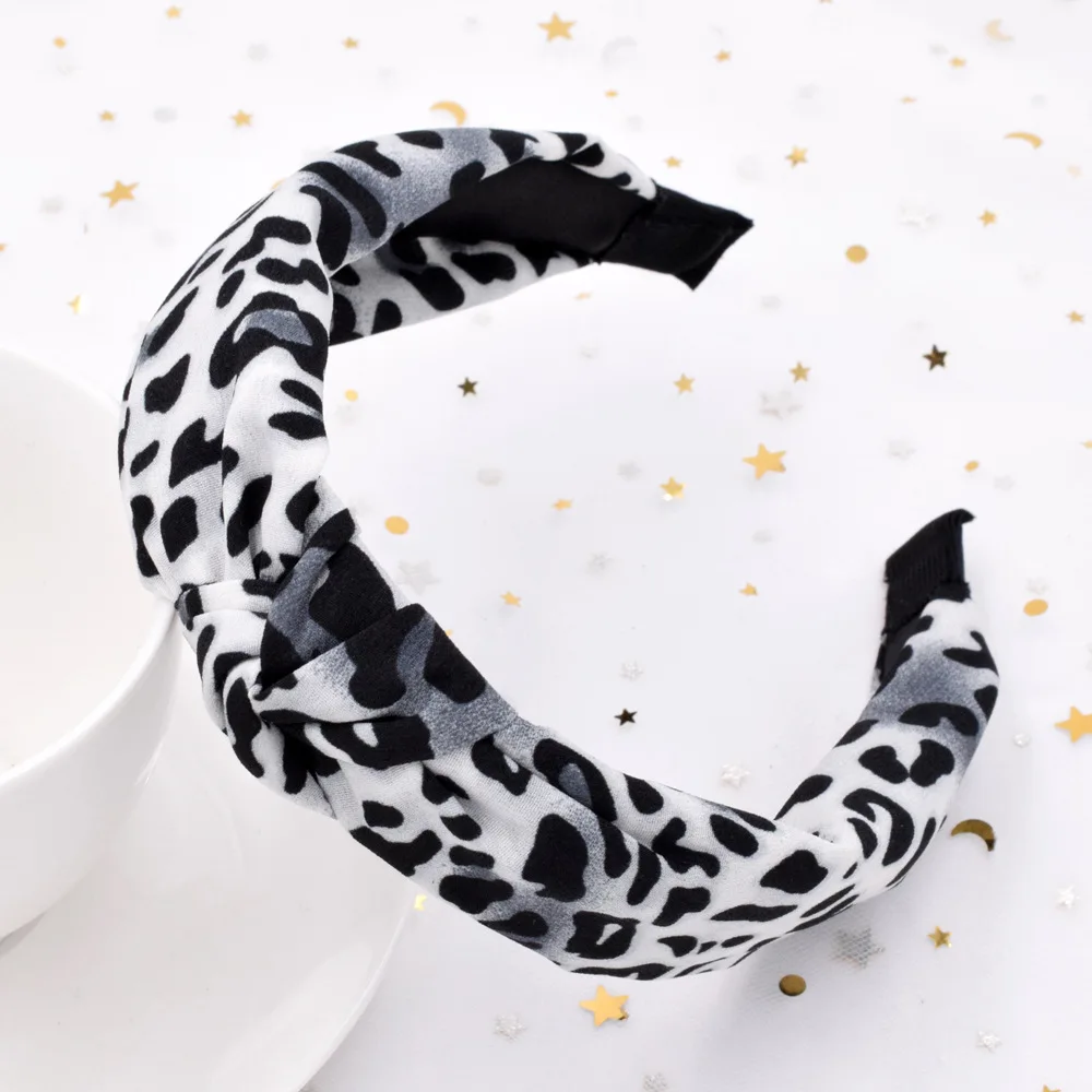 Net Red Leopard Print Headband Ladies Wide-brimmed Cross Knotted Hair Hoop Hair Accessories Retro Fabric Girl Horquilla Headwear
Net Red Leopard Print Headband Ladies Wide-brimmed Cross Knotted Hair Hoop Hair Accessories Retro Fabric Girl Horquilla Headwear