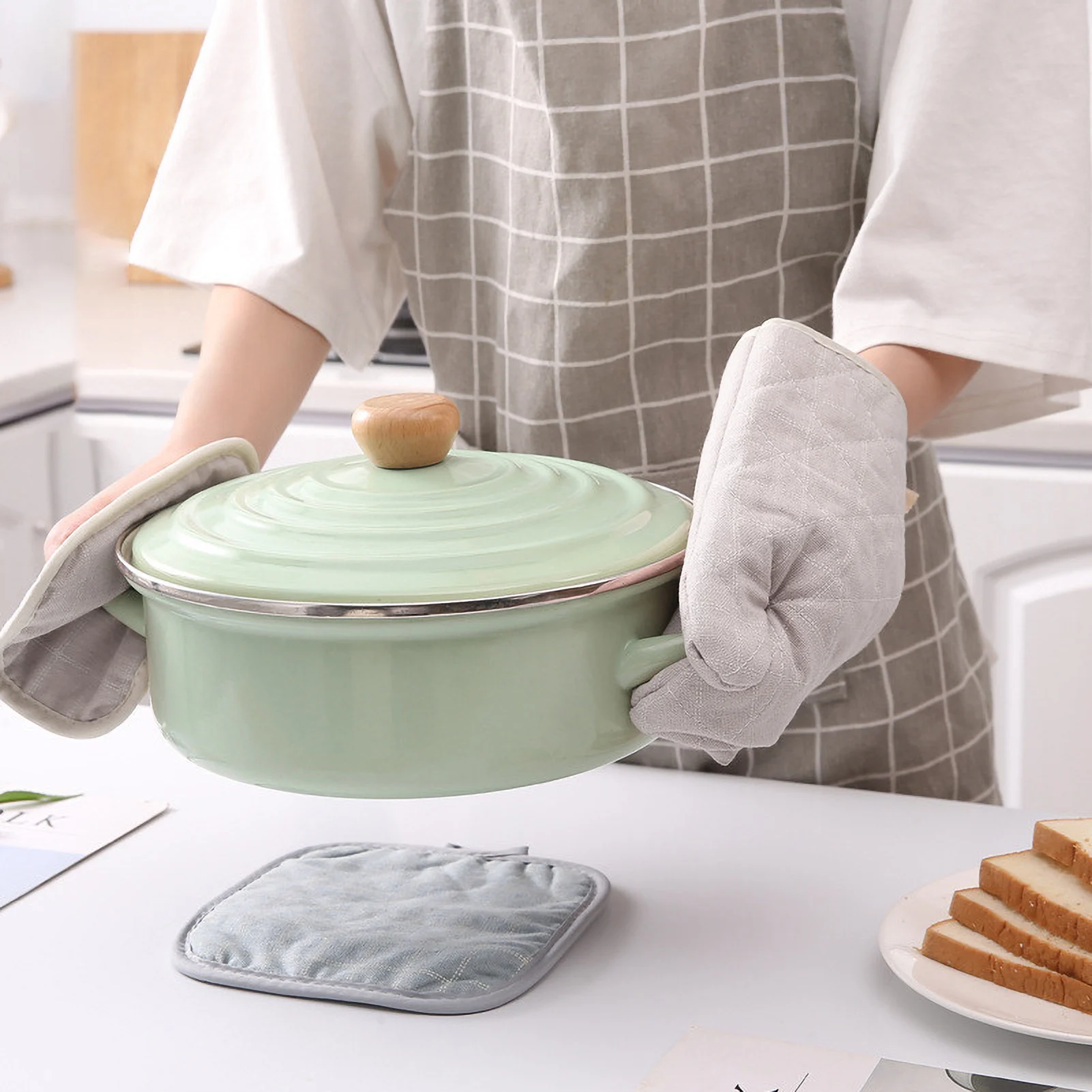 New Oven Mitts And Pot Holders Sets Baking Insulation Gloves For BBQ Non-slip Resistant Linen Potholders Pad Oven Mitts
New Oven Mitts And Pot Holders Sets Baking Insulation Gloves For BBQ Non-slip Resistant Linen Potholders Pad Oven Mitts