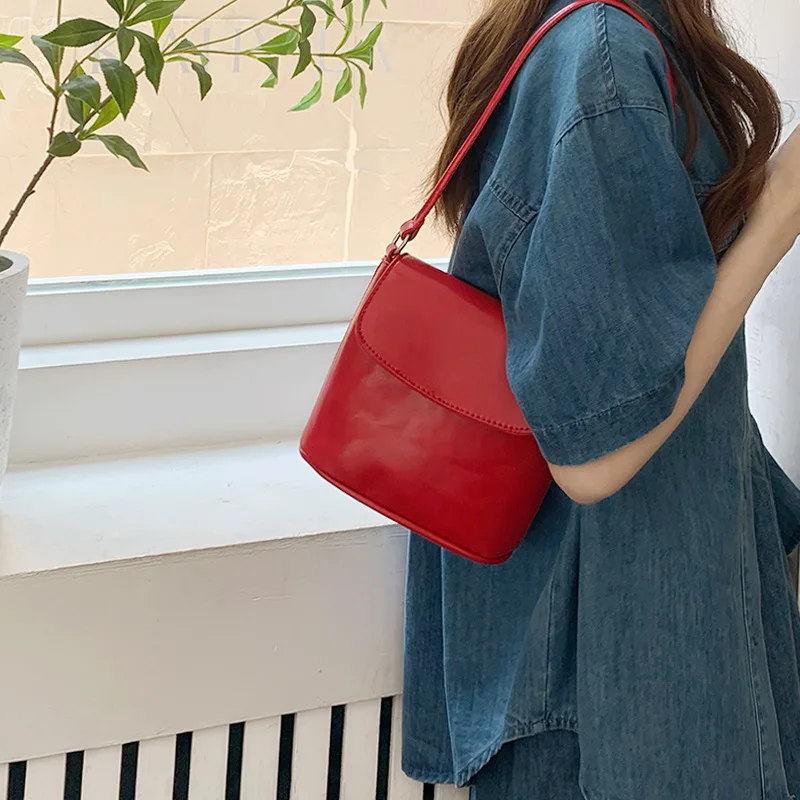 

Модная дизайнерская женская красная сумка через плечо, Дамская маленькая сумка-мешок в стиле ретро, однотонные Женские Простые сумки под подмышки